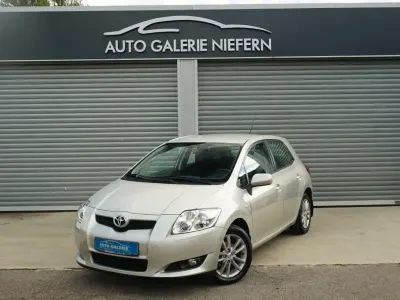 Gebraucht Toyota Auris Life 132 PS (97 kW) 2009 Silber Kleinwagen