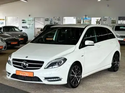 Używany Mercedes B200 156 KM (114 kW) 2012 Biały Minivan