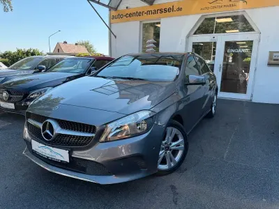 Gebraucht Mercedes A180 122 PS (89 kW) 2017 Mountaingrau Kleinwagen