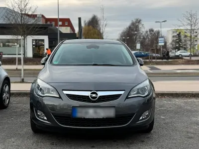 Gebraucht Opel Astra 116 PS (85 kW) 2010 Grau Limousine