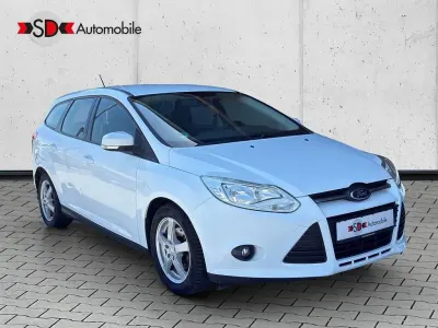 Gebraucht Ford Focus 116 PS (85 kW) 2012 Frostweiß Kombi