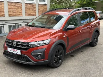 Używany Dacia Jogger Extreme 110 KM (80 kW) 2022 Brązowy Minivan