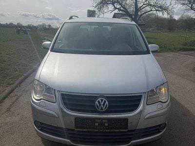 Second-hand VW Touran 140 CP (102 kW) 2007 Argintiu Monovolum