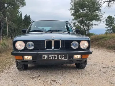 Gebraucht BMW 528 184 PS (135 kW) 1983 Grau Limousine