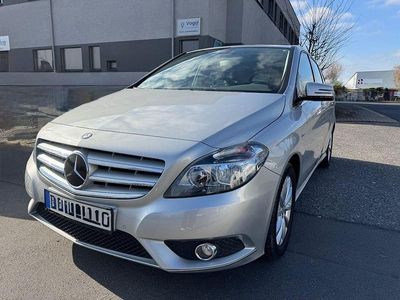Gebraucht Mercedes B180 122 PS (89 kW) 2012 Silber Van / Kleinbus