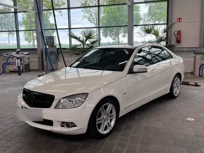 Gebraucht Mercedes C200 184 PS (135 kW) 2009 Weiß Limousine