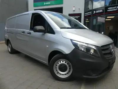 Gebraucht Mercedes Vito 163 PS (119 kW) 2023 Silber (metallic) Van