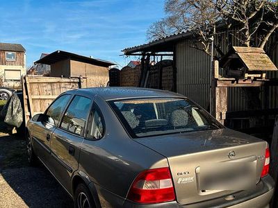 Gold Gebraucht 1995 Opel Vectra Limousine | 1.700 €
