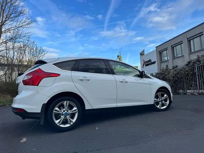 Gebraucht Ford Focus 125 PS (91 kW) 2012 Weiß Limousine