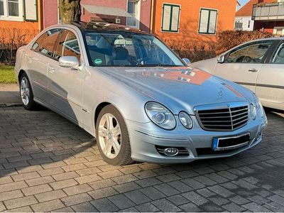 Silber Gebraucht 2008 Mercedes E200 Limousine | 6.000 € (Etwas zu teuer)