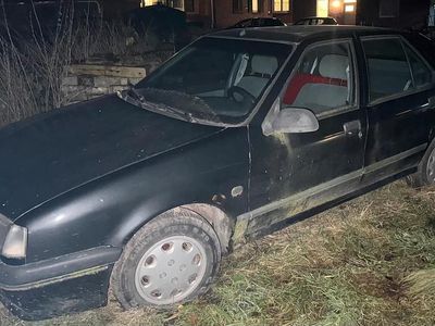 Schwarz Gebraucht 1990 Renault R9 Limousine | 700 €