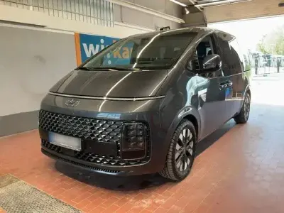Gebraucht Hyundai Staria Signature 177 PS (130 kW) 2021 Grau Van / Kleinbus