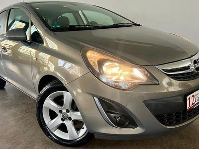 Braun Gebraucht 2015 Opel Corsa Active Limousine | 5.190 € (Fairer Preis)