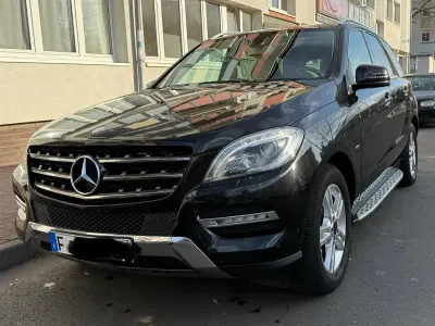 Gebraucht Mercedes ML250 206 PS (151 kW) 2012 Schwarz SUV