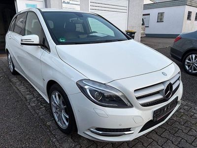 Gebraucht Mercedes B180 Sport 122 PS (89 kW) 2013 Weiß Van / Kleinbus