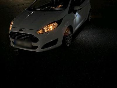 Weiß Gebraucht 2013 Ford Fiesta Kleinwagen | 4.400 € (Fairer Preis)