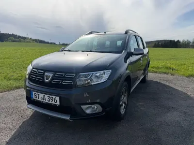 Gebraucht Dacia Logan MCV Celebration 90 PS (66 kW) 2018 Grau Kombi