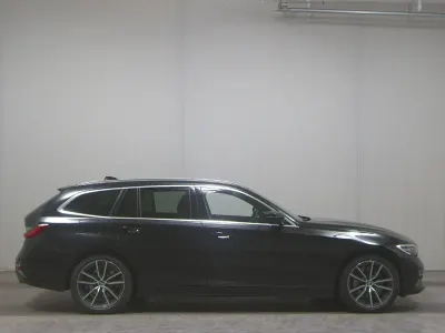 Käytetty BMW 330 Luxury Line 286 HP (210 kW) 2021 Musta Farmari