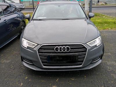Grau Gebraucht 2019 Audi A3 Limousine | 16.000 € (Guter Preis)