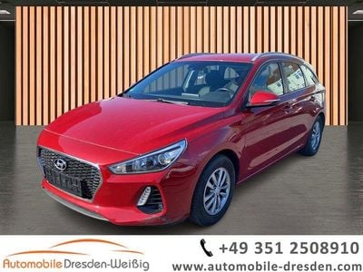 Gebraucht Hyundai i30 Pure 120 PS (88 kW) 2018 Rot fiery red / mic Limousine