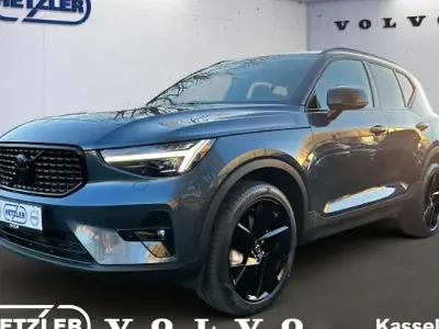 Neu Volvo XC40 Plus 163 PS (119 kW) 2026 Blau SUV