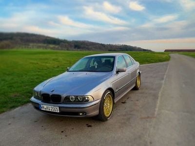 BMW 523