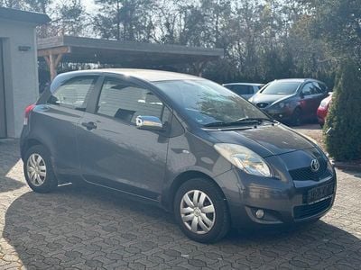 Gebraucht Toyota Yaris 69 PS (50 kW) 2009 Grau Kleinwagen