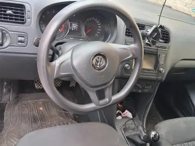 Gebraucht VW Polo 60 PS (44 kW) 2015 Weiß Kleinwagen