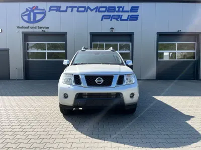 Käytetty Nissan Navara 231 HP (169 kW) 2015 Hopea Nouto