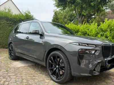 Gebraucht BMW X7 Performance 352 PS (258 kW) 2026 Grau SUV