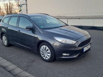 Gebraucht Ford Focus Business Edition 125 PS (91 kW) 2015 Grau Kombi
