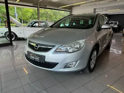Gebraucht Opel Astra Design Edition 140 PS (102 kW) 2011 Silber Kombi