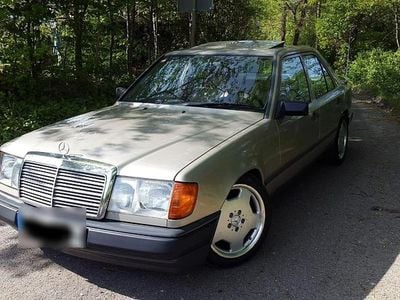 Gold Gebraucht 1988 Mercedes 230 Limousine | 8.000 €