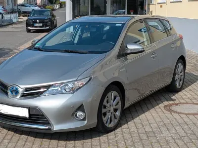 Gebraucht Toyota Auris Hybrid Life+ 136 PS (100 kW) 2014 Grau Limousine