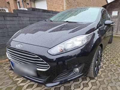 Gebraucht Ford Fiesta Trend 101 PS (74 kW) 2014 Schwarz Kleinwagen