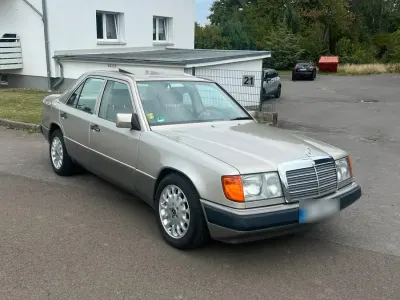 Gebraucht Mercedes E230 134 PS (98 kW) 1990 Grau Limousine