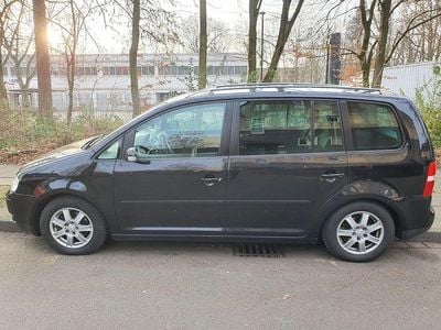 Schwarz Gebraucht 2005 VW Touran Highline Van / Kleinbus | 2.950 € (Etwas zu teuer)