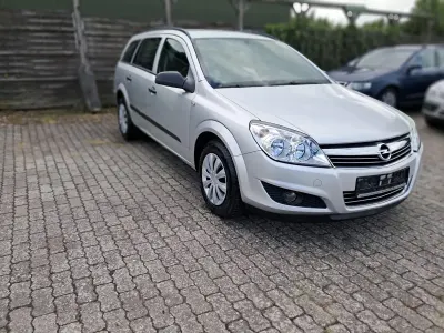 Używany Opel Astra 115 KM (84 kW) 2009 Purpurowy Kombi