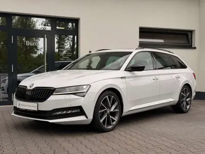 Gebraucht Skoda Superb SportLine 200 PS (147 kW) 2023 Moonweiss metallic Kombi