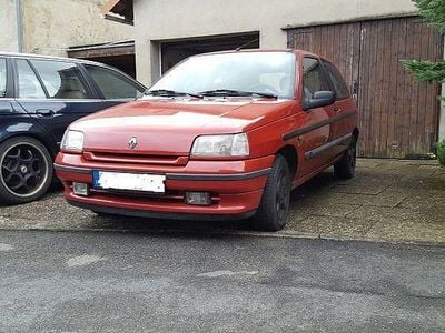 Rot Gebraucht 1994 Renault Clio Kleinwagen | 950 €