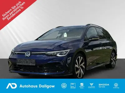 Gebraucht VW Golf VIII R-line 131 PS (96 kW) 2024 Atlantik blue metallic Kombi