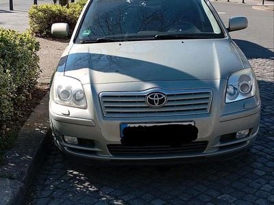 Gebraucht Toyota Avensis T2 129 PS (94 kW) 2005 Gold Kombi