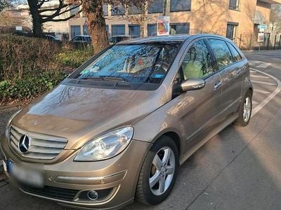 Usata Mercedes B200 140 CV (102 kW) 2006 Oro Monovolume