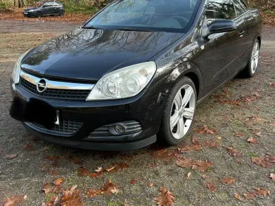 Używany Opel Astra Cabriolet 140 KM (102 kW) 2009 Czarny Kabriolet