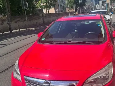 Gebraucht Opel Astra Cosmo 101 PS (74 kW) 2010 Rot Limousine