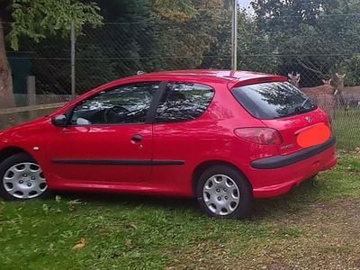 Gebraucht Peugeot 206 Tendance 75 PS (55 kW) 2008 Rot Limousine