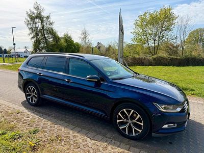Gebraucht VW Passat 150 PS (110 kW) 2019 Blau Kombi