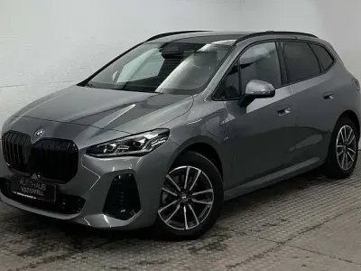 Gebraucht BMW 225 Active Tourer M Sport 245 PS (180 kW) 2023 Skyscraper grau Van / Kleinbus