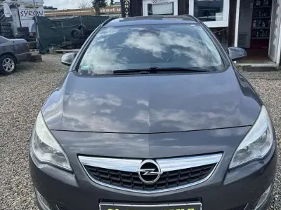 Gebraucht Opel Astra Design Edition 116 PS (85 kW) 2011 Astraj Kombi