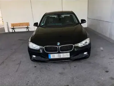 Gebraucht BMW 318 143 PS (105 kW) 2013 Schwarz Limousine
